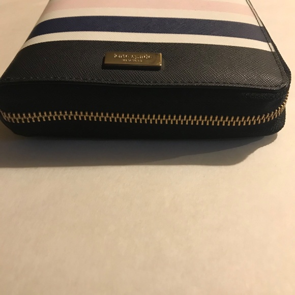 Kate Spade ZIP Around Organizer brand new. Never used. With tags. - Picture 3 of 10